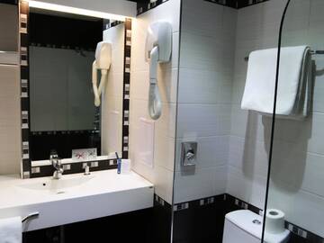 Фото номера Семейный номер (для 2 взрослых и 2 детей) Отель Aqua Varvara Hotel г. Варвара 3